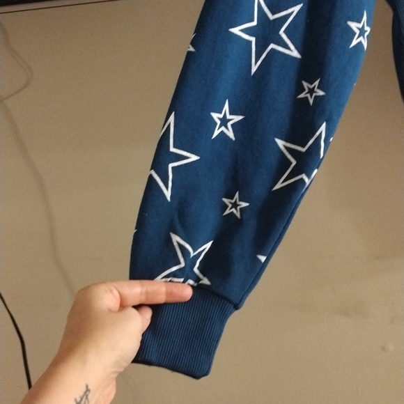 Wildfox NWOT medium blue & white star design cropped sweater (not super cropped) - Picture 3 of 4